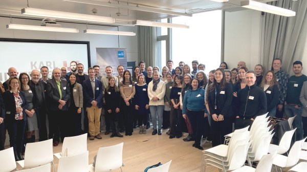 Gruppenfoto der Veranstaltungsteilnehmenden