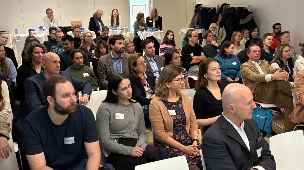 Foto des Publikums während eines Vortrags