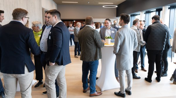 Netzwerktreffen in der modernen Veranstaltungslocation ecoforum