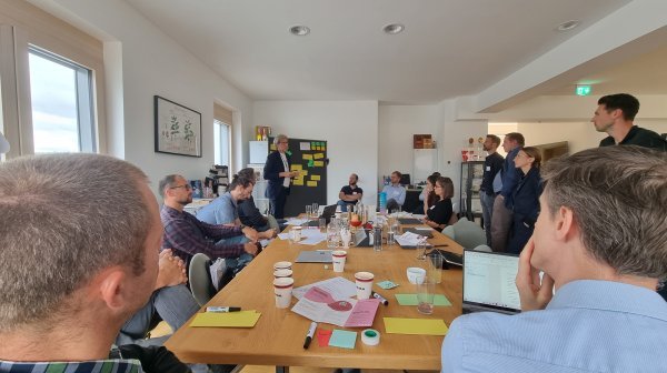 Workshopsituation mit 14 Personen