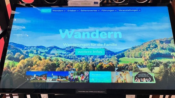 Ein Foto des digitalen Infopoints in Hafnerberg.