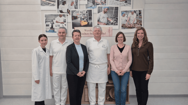 Pressefoto mit 5 Personen