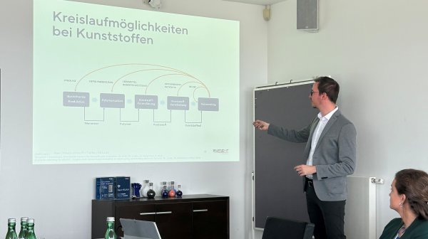 Vortragssituation mit einem Sprecher