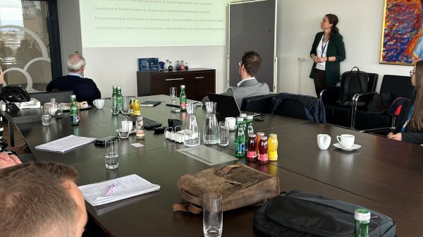 Vortragssituation mit einem Sprecher