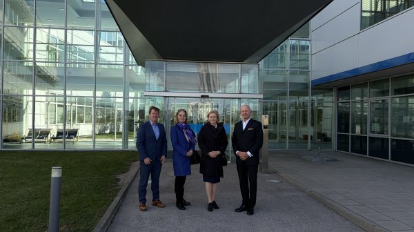 Pressefoto mit 4 Personen