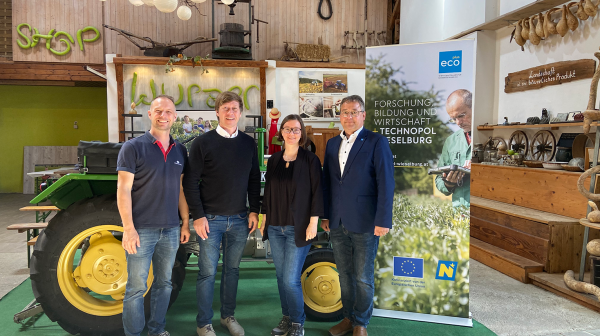 Pressefoto mit 4 Personen