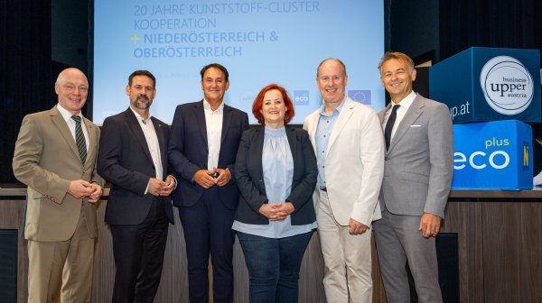 Pressefoto mit 6 Personen 