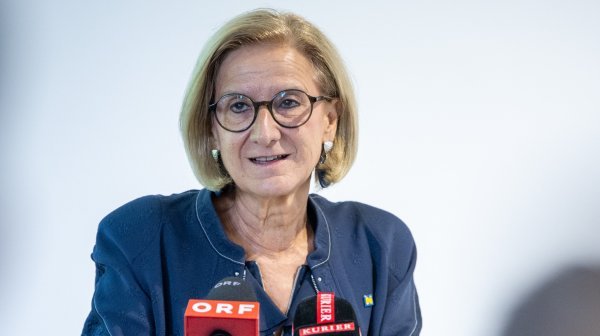 Landeshauptfrau Mikl-Leitner bei der Pressekonferenz