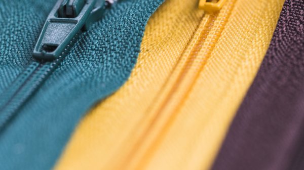 Reißverschlüsse in 3 verschiedenen Farben 