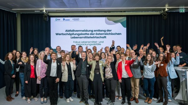 Gruppenfoto der Teilnehmenden beim Kick-Off Meeting für das Projekt AVÖL 