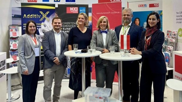 Gruppenfoto mit 6 Personen auf der FAKUMA