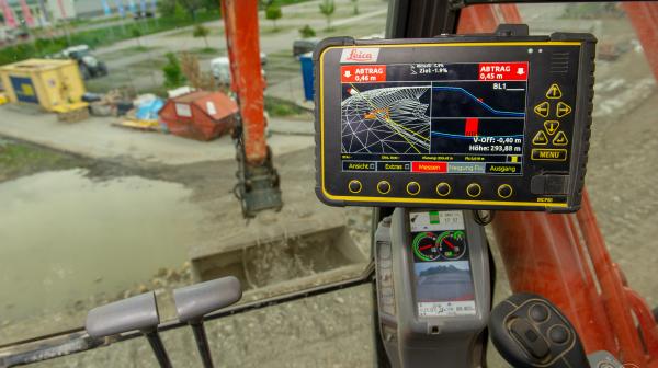 Bagger mit digitaler Geländeanzeige