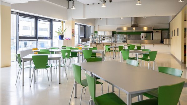 Speisebereich der Kantine im DGK