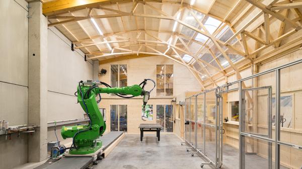 Vorfertigung von Fassadenelementen mittels Roboter