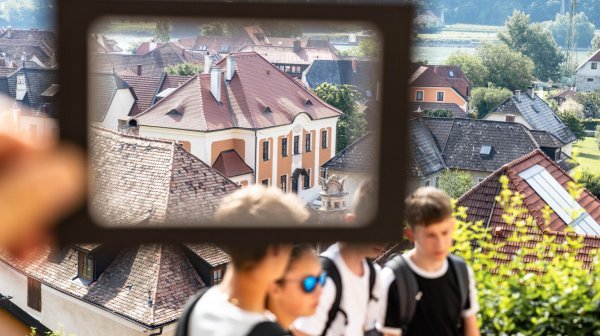 Foto von der Wachau durch einen kleinen Rahmen aus betrachtet