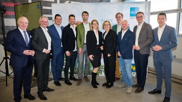 Großes Gruppenfoto ecoplus Get-together in Wolkersdorf