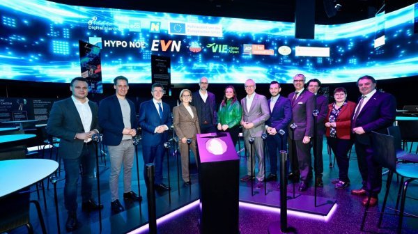 Gruppenfoto Ausstellung "SMART DATA + DU"