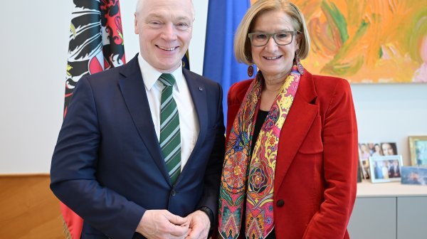 ecoplus-Geschäftsführer Helmut Miernicki und Landeshauptfrau Johanna Mikl-Leitner