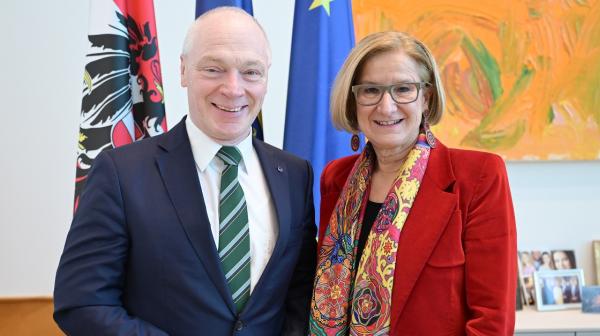 ecoplus-Geschäftsführer Helmut Miernicki und Landeshauptfrau Johanna Mikl-Leitner