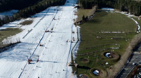 St. Corona geöffneter Motorikpark und Nutzung des Skigebietes gleichzeitig