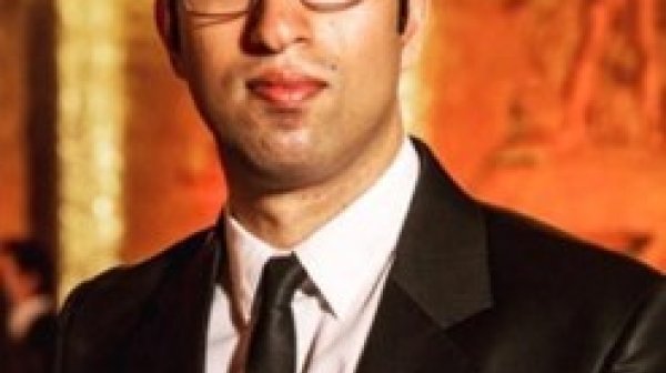 Porträt von Professor Amirreza Mahbod