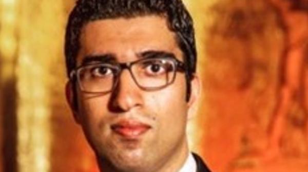 Porträt von Professor Amirreza Mahbod