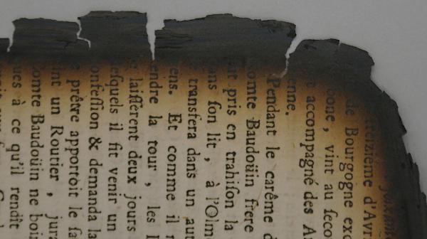 altes Blatt Papier mit Nanocellulose stabilisiert