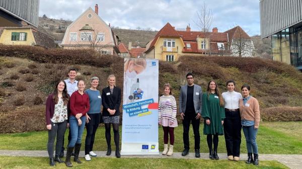 Gruppenbild mit den Jungforscherinnen und Jungforscher