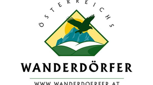 Neuer Kommunikationsplatz mit Fitness- und Bewegungsgeräten und 4 Personen