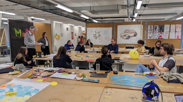 Personen in Werkstatt