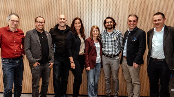 Gruppenfoto aller Referenten Themenlounge Wandern Wieselburg 06.04.2024