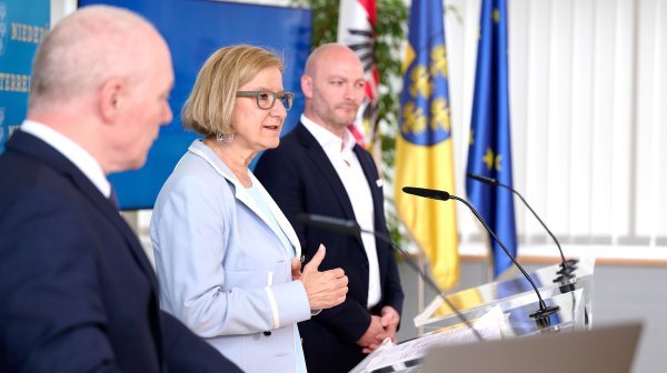 Pressekonferenz mit Podiumsreferenten zum Thema Brachflächen