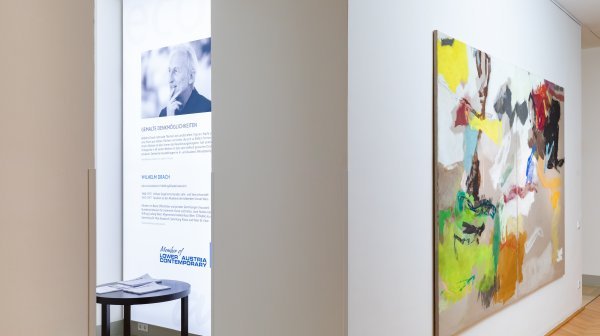 Bildwand mit Werk von Wilhelm Drach