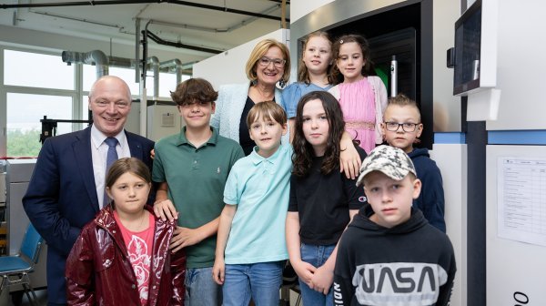 Pressefoto 2 LH Besuch LNF WN C NLK Pfeffer Viele Besucher bei der Langen Nacht der Forschung in Wiener Neustadt