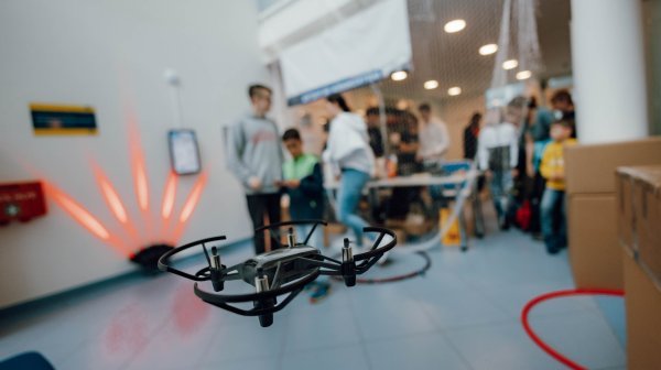 Beim Drohnenflug indoor