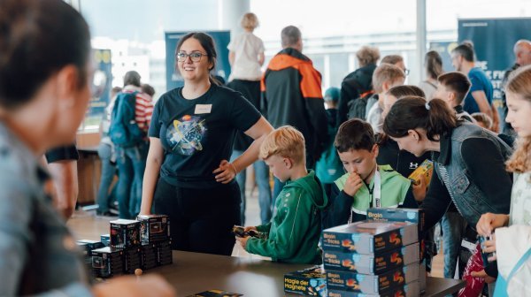 LNF Michael Meindl 2024 05 24 0131 Viel Publikum im großen Veranstaltungssaal im TFZ Wiener Neustadt