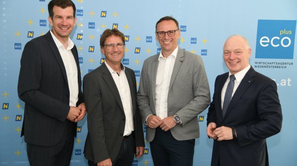 Gruppenfoto mit vier Personen