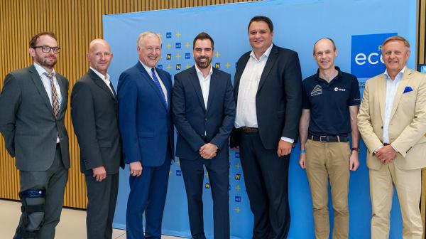 kleines Gruppenfoto "Invest in Aerospace" - Europaforum Wachau