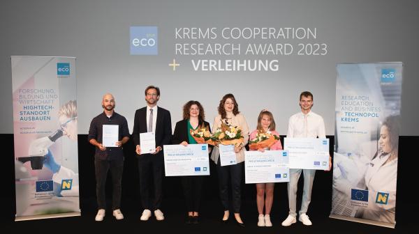 Gruppenfoto mit den Preisträgerinnen und Preisträgern