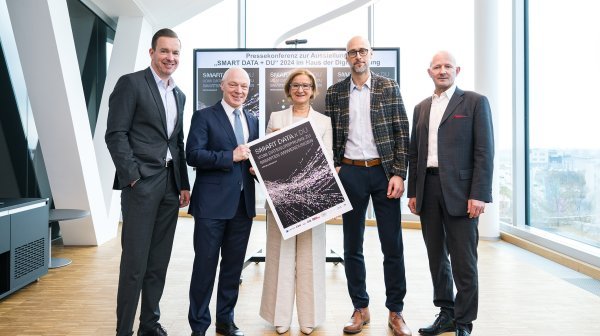 Gruppenfoto mit fünf Personen