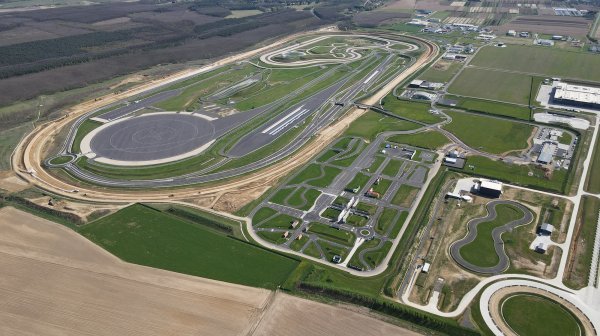 Drohnenaufnahme der Erprobungsstrecke von AVL ZalaZONE