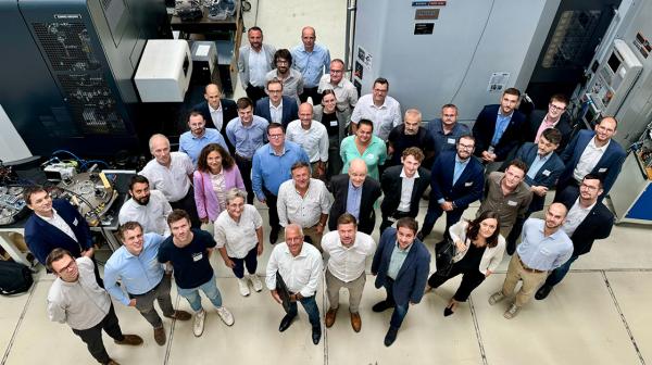 Gruppenfoto des gemeinsamen Abschlussmeetings