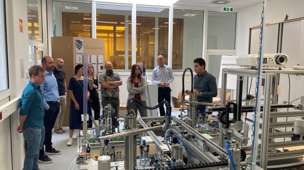 Besichtigung des Factory lab B