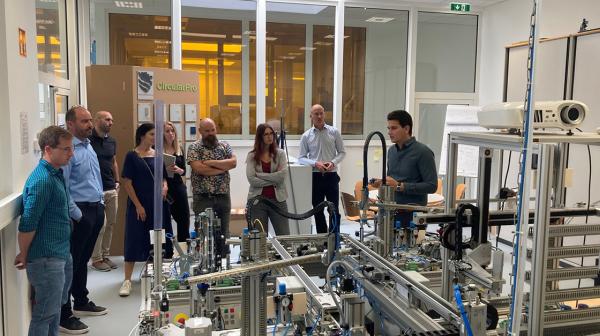 Besichtigung des Factory Lab B