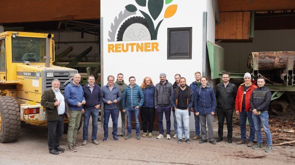 Gruppenfoto bei Unternehmen Reutner