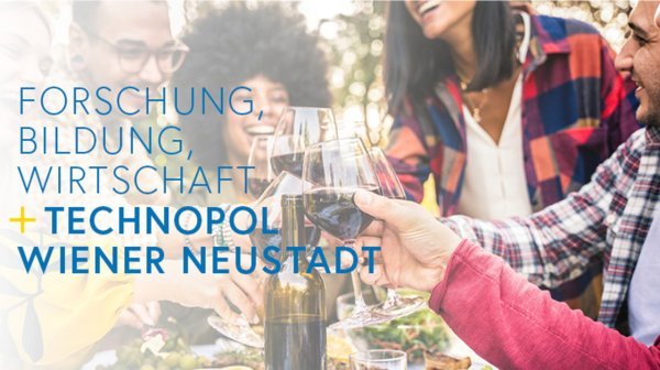 Junge Personen unterschiedlichster Nationalität prosten einander mit Weinglas zu