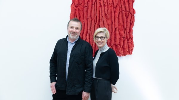 Künstler Robert Puczynski mit Kuratorin Judith P. Fischer