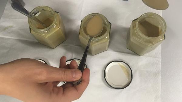 3 Gläser gefüllt mit Inhalt zur Produktentwicklung