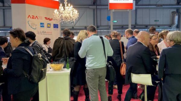 Messegeschehen beim LISA Stand